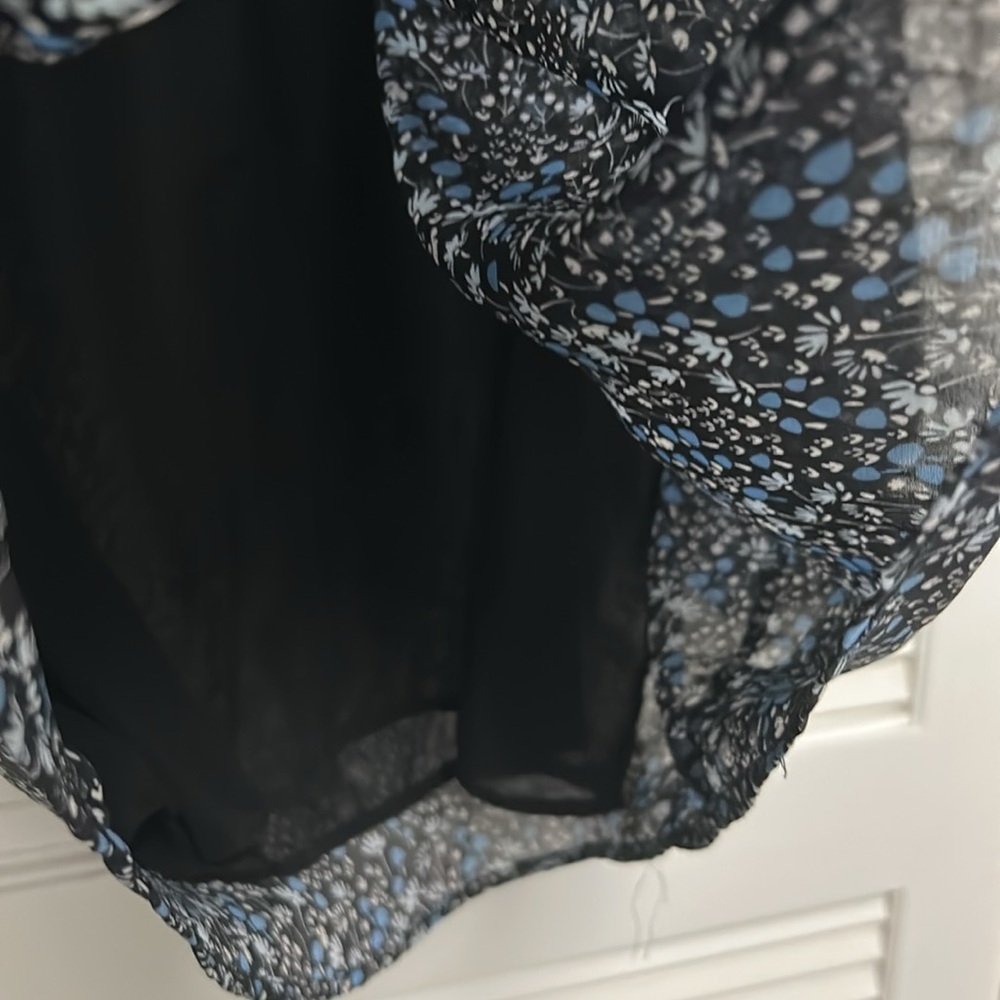 Tommy Hilfiger Navy Flowy blouse with sheer sleeves and mushroom floral print - Picture 6 of 8
